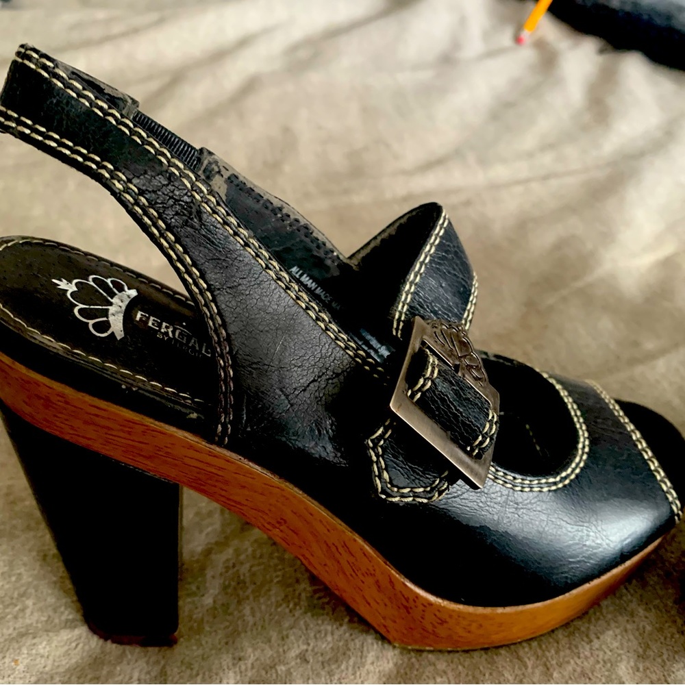 Dressy heeled sandals size 5m, guc. No slip rubber soles.  🥰